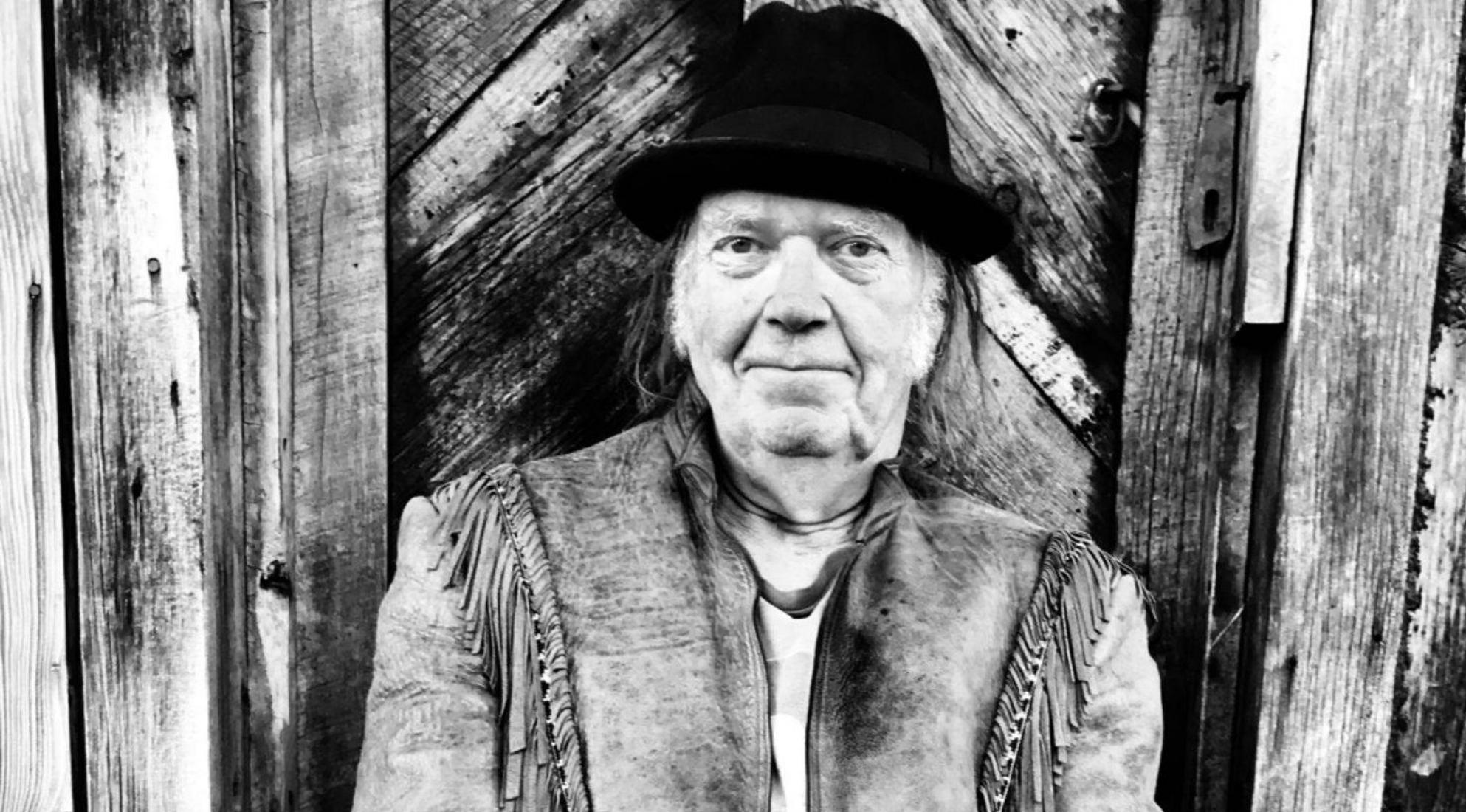 Neil Young_16_9_1584104219